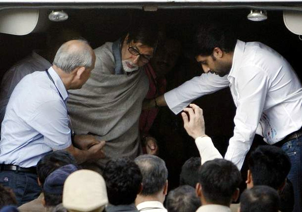 Big B blogs about pain, gets taken aback by media attention